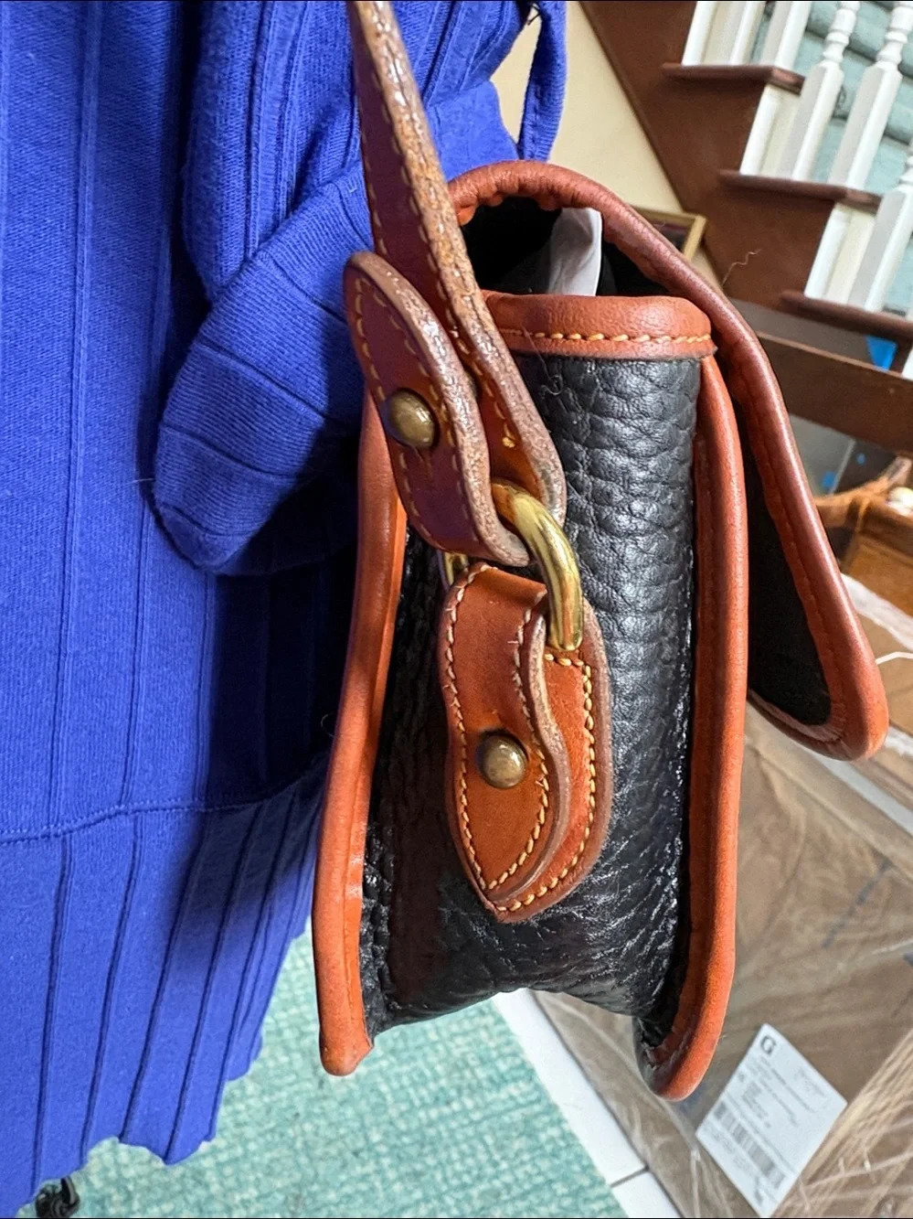 Dooney & Bourke All weather Leather Crossbody bag thick leather black/brown EUC